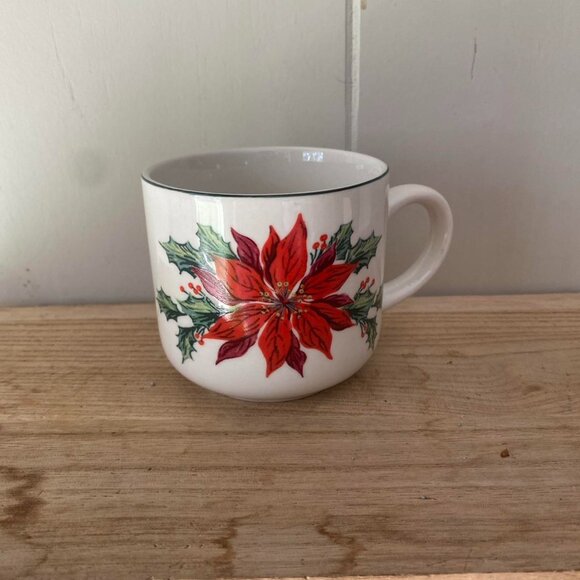 Holly Leaf Christmas coffee mug - Picture 6 of 7